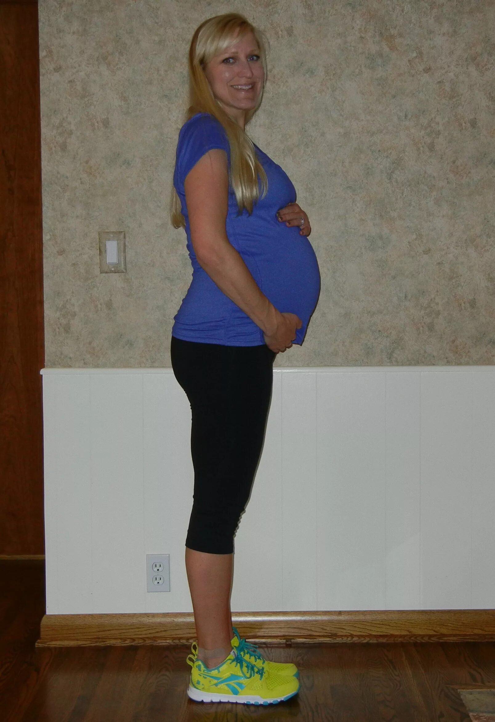 2 беременность в 35 лет. Животик на 35 неделе беременности. Живот на 34-35 неделе беременности. Живот на 35 неделе беременности фото.