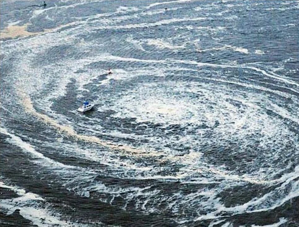 Подводные землетрясения в океане. Водоворот Корриврекан. Водоворот в море. ЦУНАМИ И водоворот. Подводные землетрясения.