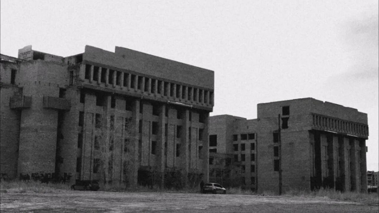 Крайком недострой красноярск. Крайком кпсс красноярск. Здание крайкома кпсс красноярск. Крайкома кпсс. Здание крайкома кпсс на взлетке.