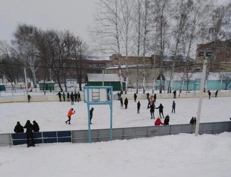 Каток в городском парке. Городской стадион Энгельс каток. Каток на стадионе Энгельс. Городской каток. Каток на городском стадионе в Фурманове.