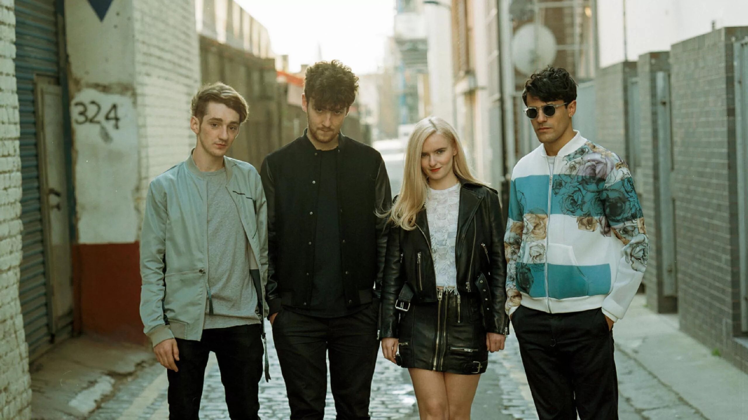 Clear bandits. Группа clean Bandit. Люк Паттерсон clean Bandit. Clean Bandit 2022. Clean Bandit фото.