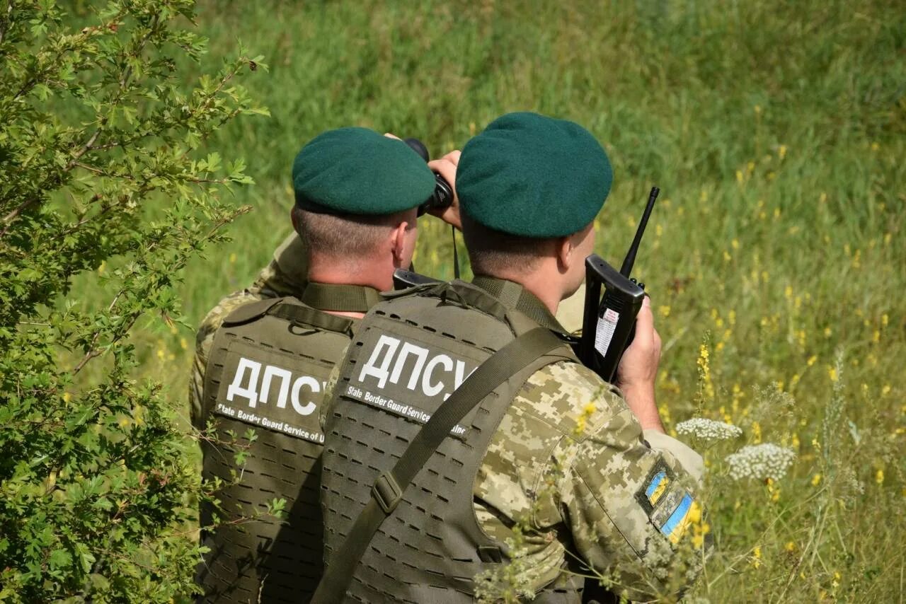 Нападение на границу. Пограничная охрана Украины. Украинка пограничники. Пограничники России на границе с Украиной.