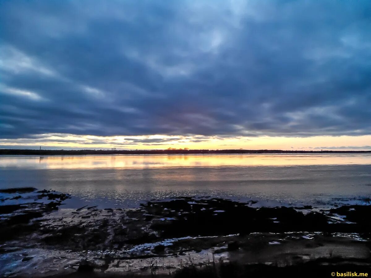 Онега петербург. Онега город у белого моря. Река Онега. Онега Архангельская область. Река Онега в городе Онега.