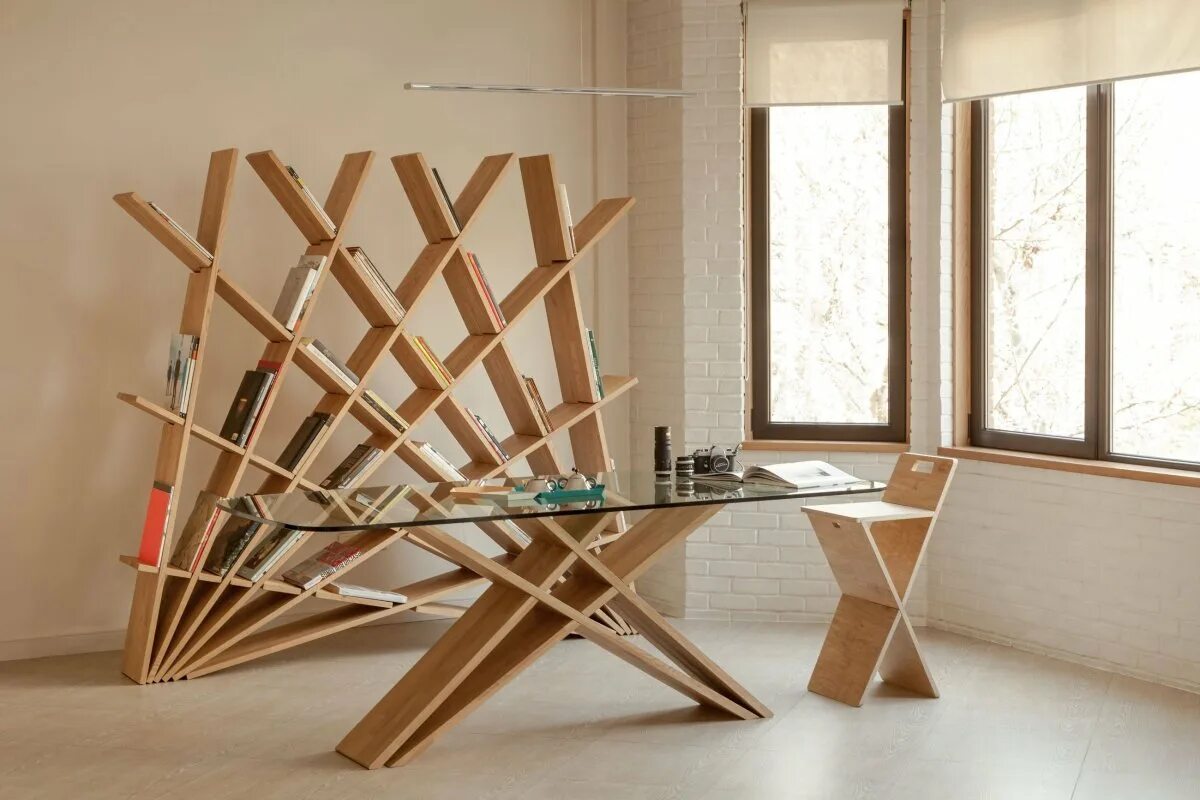 Интересные предметы интерьера. Изделия из деревянных реек. Дизайнерский стол из фанеры. Интересная мебель.