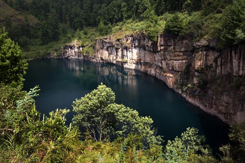 мертвое озеро в анцирабе мадагаскар. тритрива мадагаскар. озеро мадагаскар. крупные озера мадагаскара. мертвое озеро тритрива мадагаскар.
