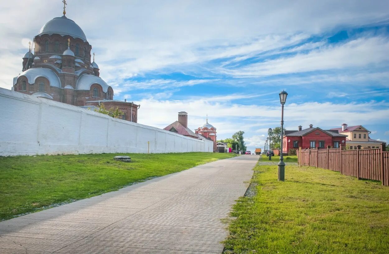 Свияжск сайт. Свияжск остров-град. Свияжск Татарстан. Свияжск остров-град достопримечательности. Свияжск Зеленодольский район.