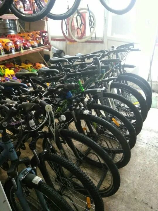 Велосипеды челны купить. Набережные Челны гараж 500 велосипеды. Наб Челны гараж 500 детские велосипеды. Гараж 500 велосипеды. Велосипед на набережной.