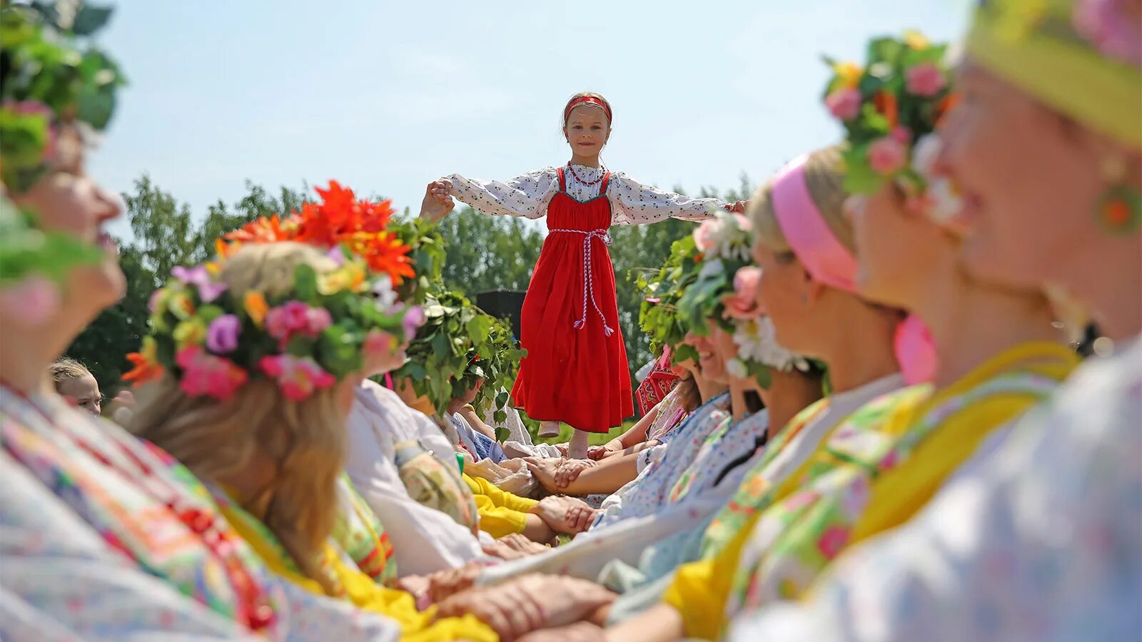 Фотосессия ивана купала. Неделя русальная на троицу. Суздаль ивана купала. Чучело на ивана купала. Эстетика ночи ивана купалы.