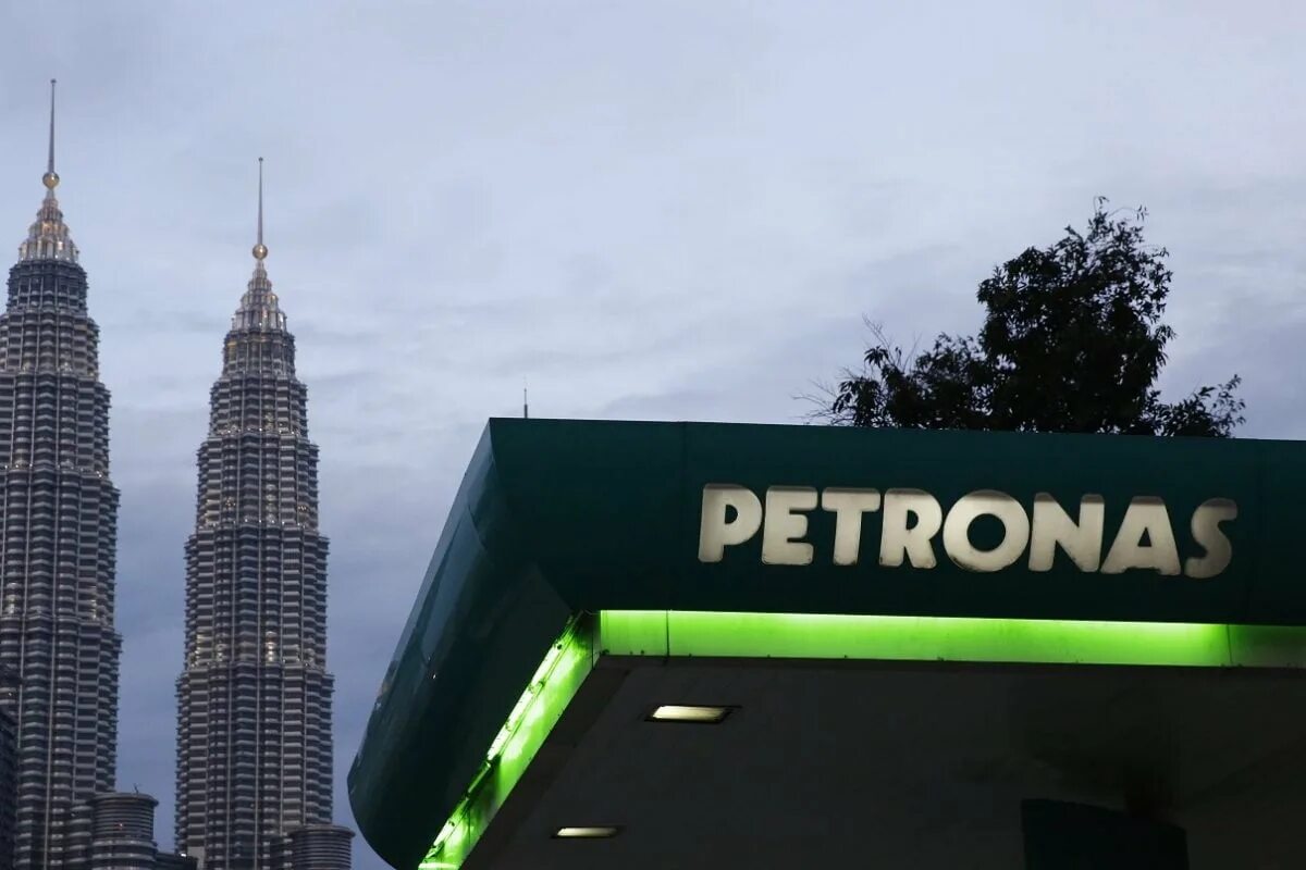 Малайзия добыча. Petronas Charigali. Компанию Малайзии Петронас. Малайзия символ Петронас. Petronas Туркменистан.