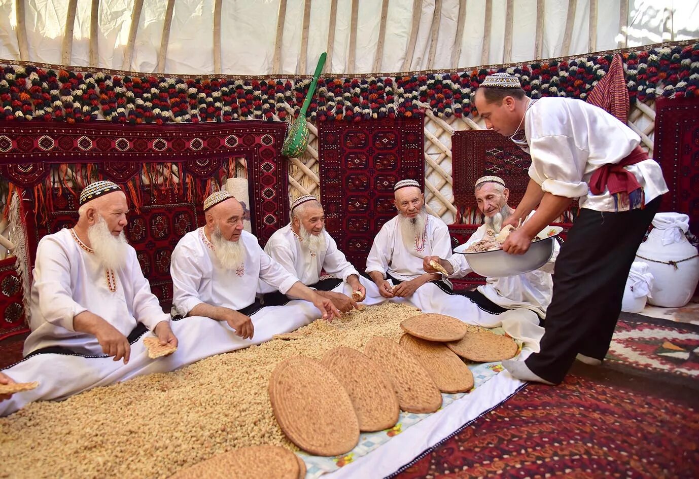 Когда отмечается курбан. Курбан байрам. Национальный туркменский праздник Курбан байрам. Курбан байрам Туркмения. Татаев Курбан Ашхабад.