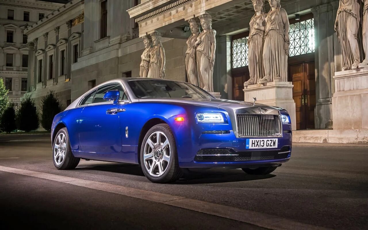 Роллс ройс страна. Rolls Royce Wraith 2022. Rolls Royce Wraith 2023. Роллс Ройс Модельный ряд. Роллс Ройс 2015.