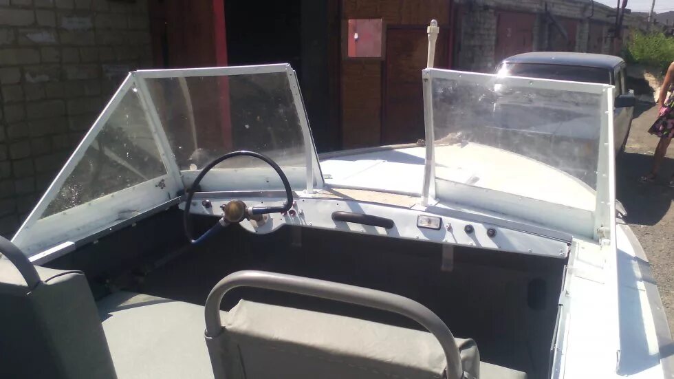 Катер прогресс 4 лобовое стекло. Прогресс 4 стекло с калиткой. Лодка обь м 28241. Лодка 44 стекло на прогресс -4. Прогресс 4 стекло с калиткой.