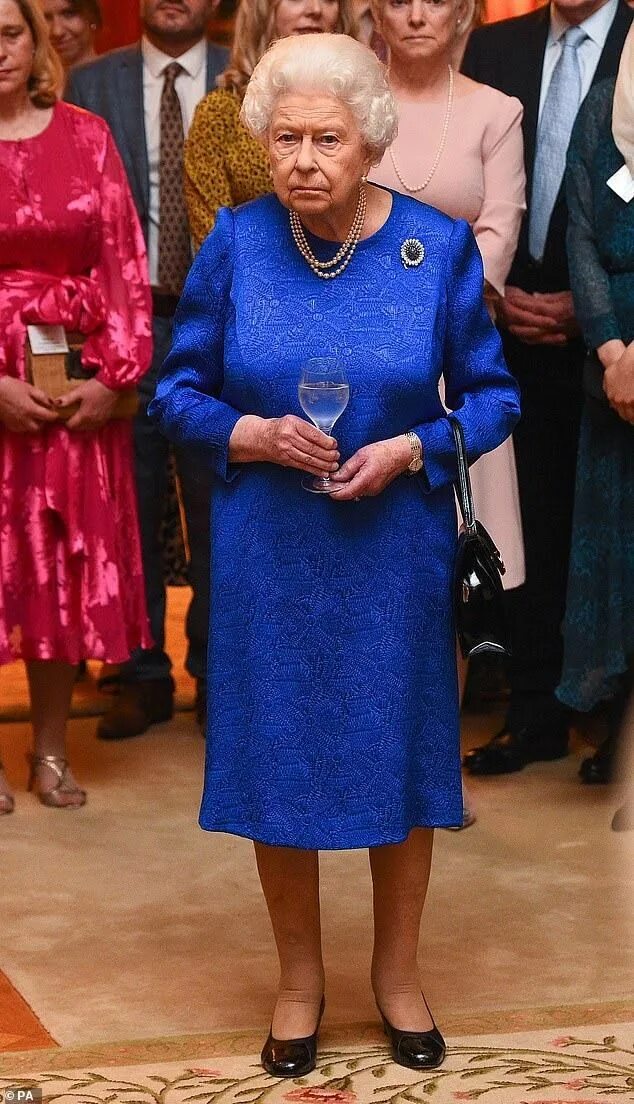 Долголетие королевы. Синие руки Елизаветы 2. Английская Королева 1994.