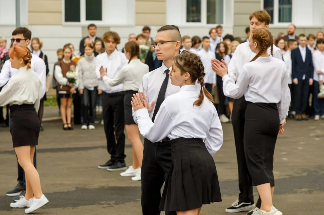 Школа номер 62 Тюмень. Открытие школы 8и Кауровым. Вечерние школы в Тюмени после 9 класса. Школа 62 корпус 1 Тюмень. Открытие школы 2023