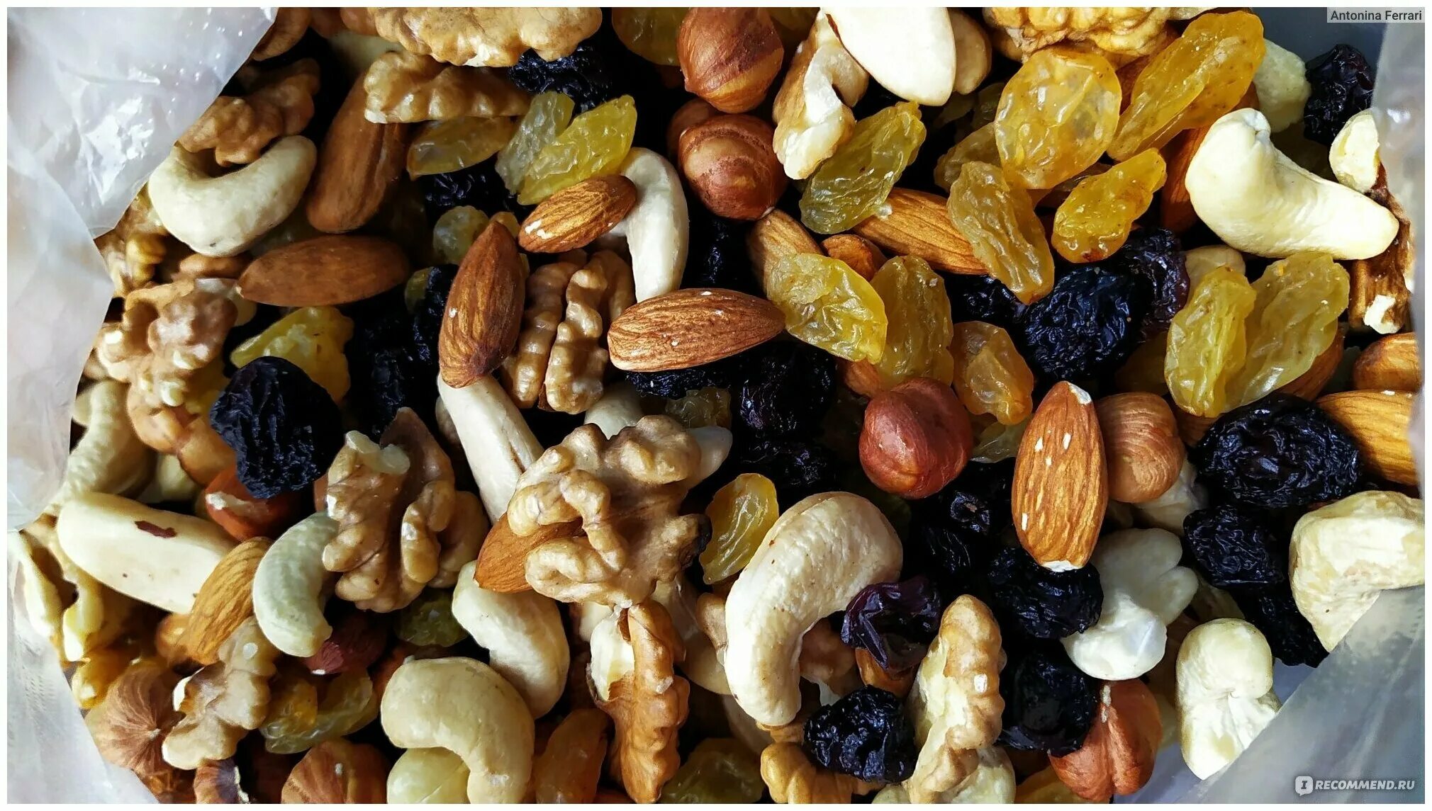 семечки сухофрукты. смесь орехов и сухофруктов seeberger джамбо обжаренные ядра орехов и темного изюма 150 г. орешки сухофрукты. смесь орехи и сухофрукты. семечки сухофрукты.