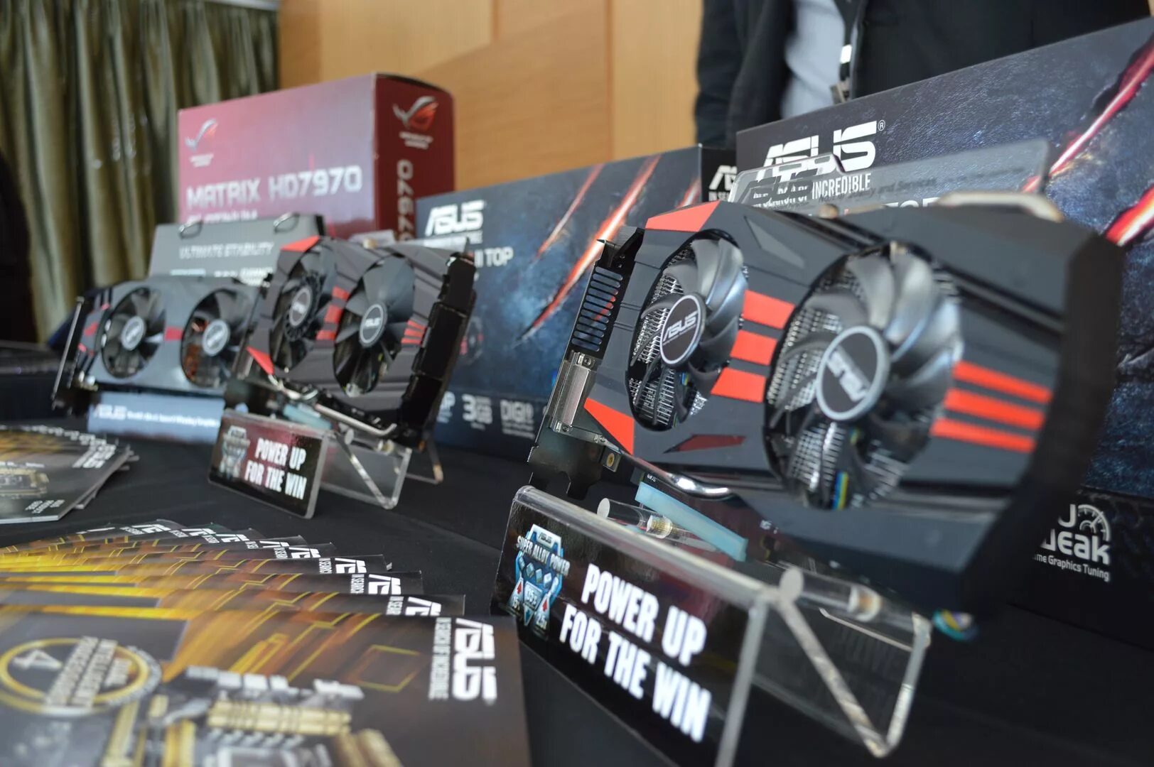 R5 m200 series. R9 200 ASUS. AMD r9 200 Series. ASUS Radeon ROG Matrix r9 290x. Radeon r7 200 Series ASUS.