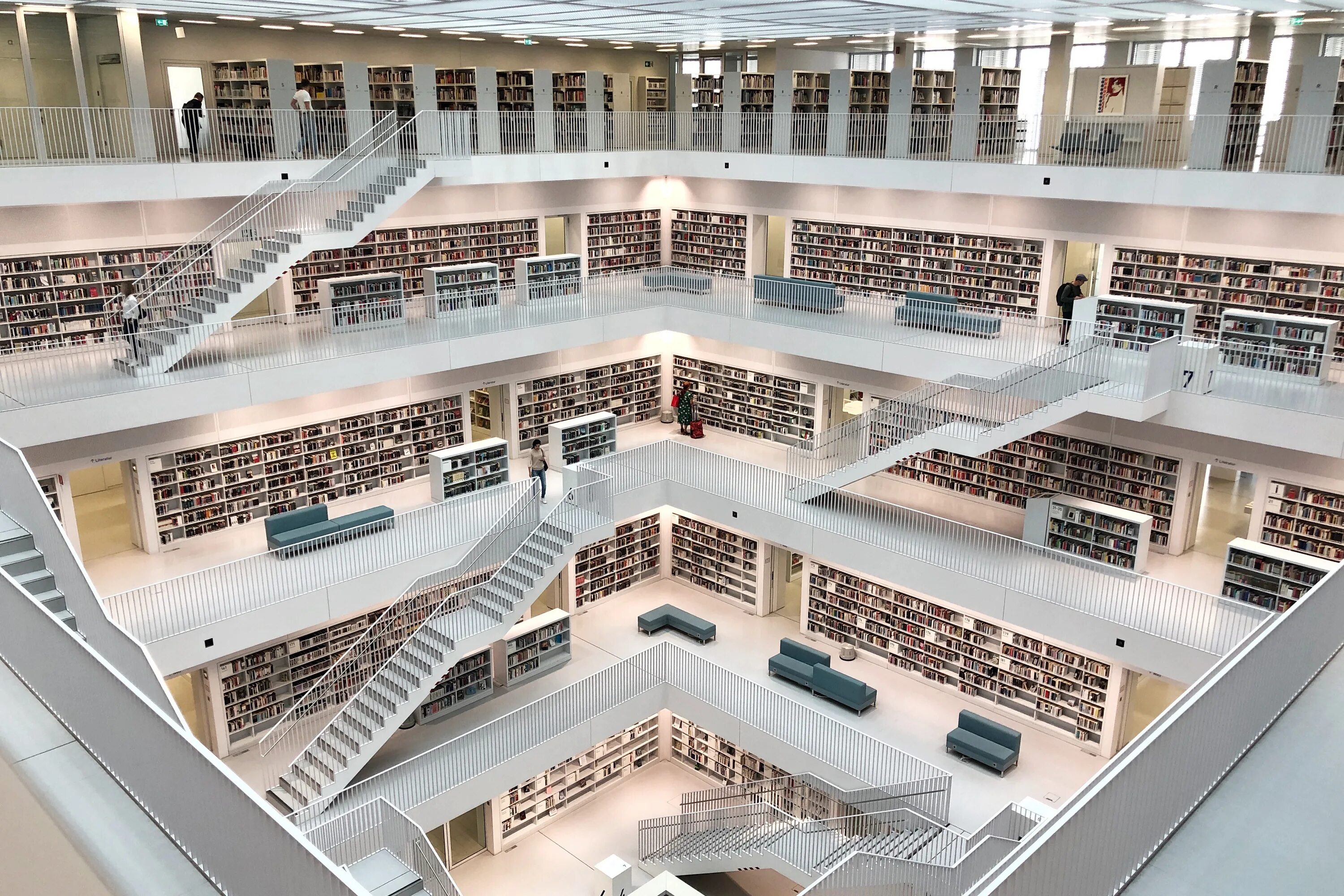 City library. Городская библиотека Штутгарта. Штутгартская городская библиотека, Германия. Штадт библиотека Штутгарта. Библиотека в Штутгарте Германия.
