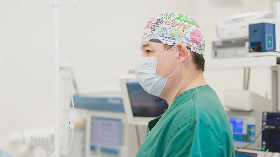 Консультация пластического хирурга. Академия здоровья операционный блок. Хирург академия скажутин. Хирургическая операция. Академия здоровья операция.