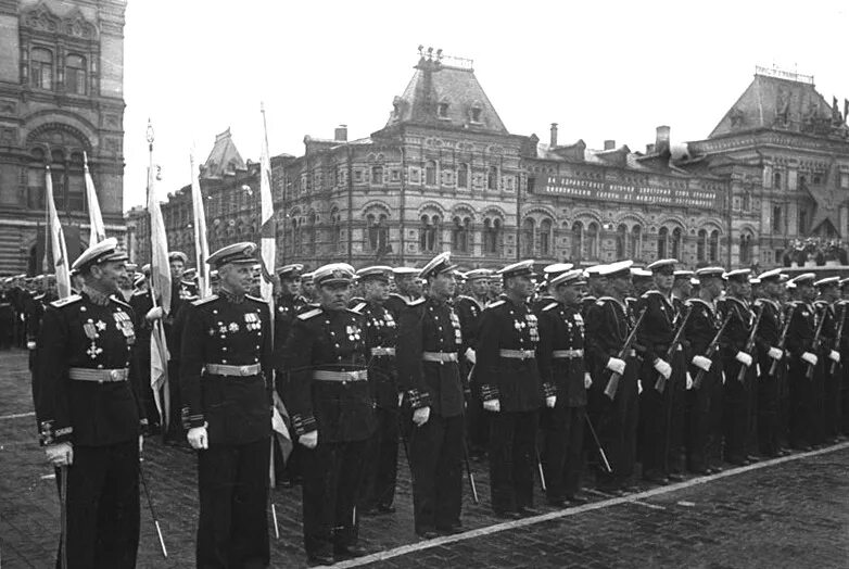 Парад победы май 1945. Великая Отечественная война парад Победы 1945. Парад Победы 1945 Халдей. Моряки на параде Победы 1945. Евгений Халдей парад.