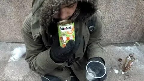 Алкаш ест