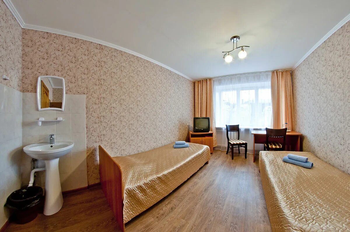 Номер 4 категории в гостинице. Номер 4 категории. Номер четвертой категории в гостинице. Multiple bedded room в гостинице. Отель 1 звезда.