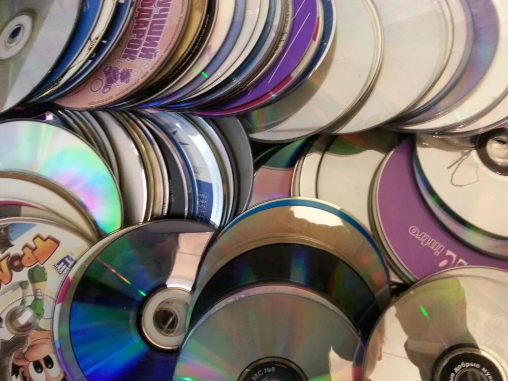 Компьютерный диск. CD DVD диски. Компакт диск. СД диск.