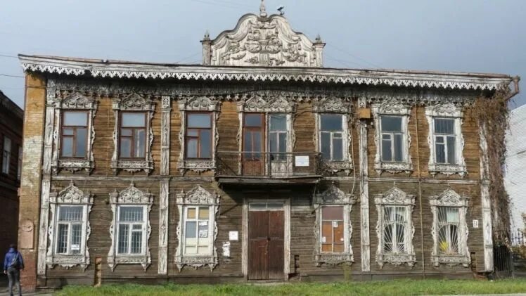 Реставрация в барнауле. Исторические здания Барнаула. Дом Купцов Шадриных Барнаул. Аптека Крюгера Барнаул. Дом Купцов Шадриных отреставрировали.