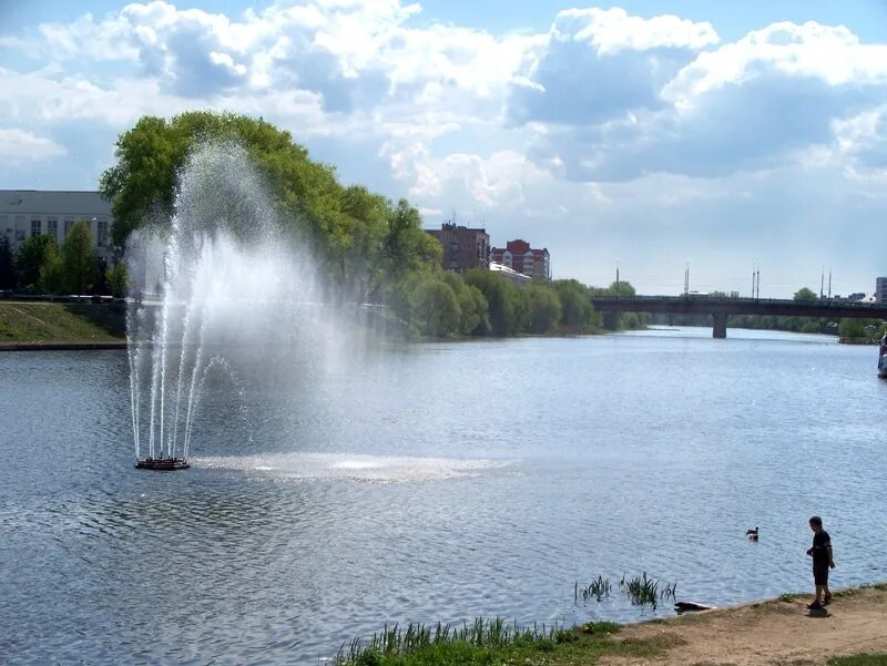 Новый фонтан в орле на оке. Фонтаны города орла. фонтан на оке в орле. советск орел фантан. фонтан в орле на реке ока.