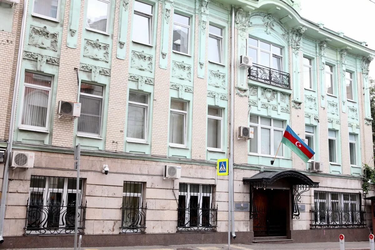 Посольство 11. Посольство азербайджана в будапеште. посольство азербайджана в москве. посольство маяковская. посольство карелии.