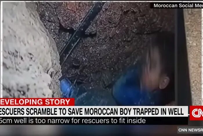 Спасли ли. Спасение ребенка из колодца. Ребенок провалился в колодец. Марокканский ребенок в колодце. Мальчик провалился в колодец в Марокко.