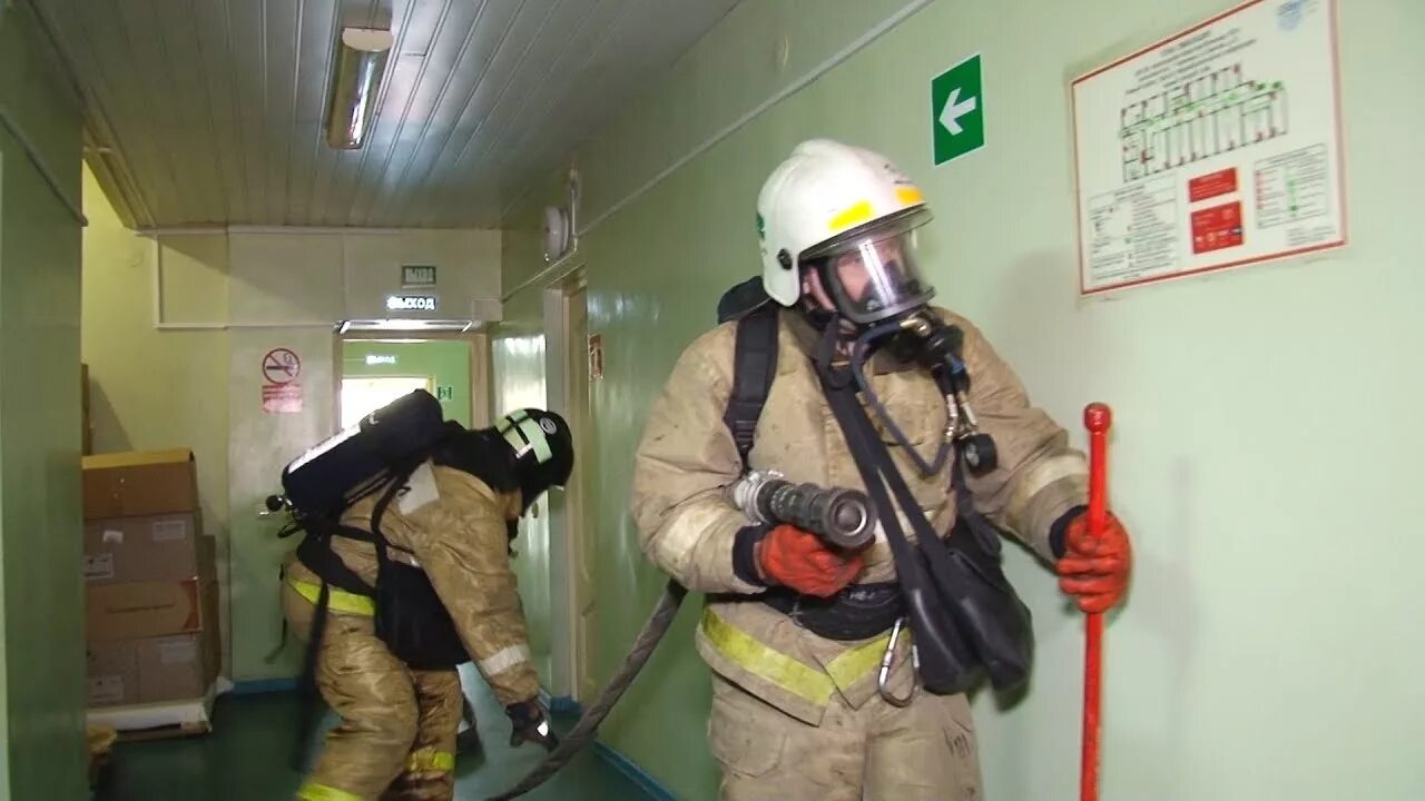 Эвакуация здания. Спасение пострадавшего на пожаре. Тушение пожаров в больницах. Тушение пожаров в больницах. Тушение пожара.