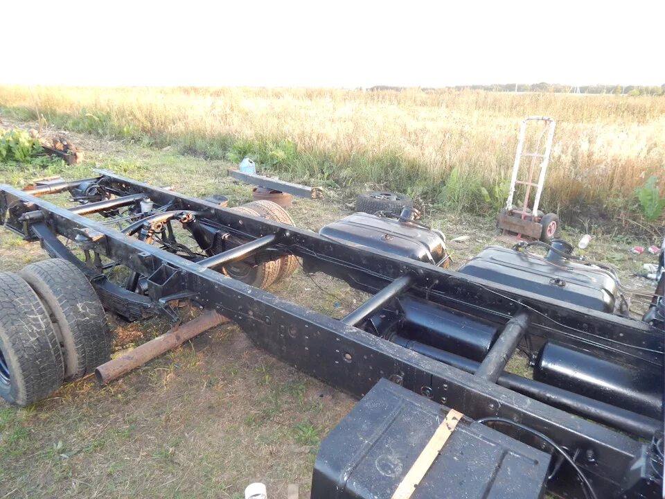 Рама зил 131. Рама зил бычок вселенная фото. Рама зил 5301 удлиненная. Рама зил 4331. Рама зил бычок.