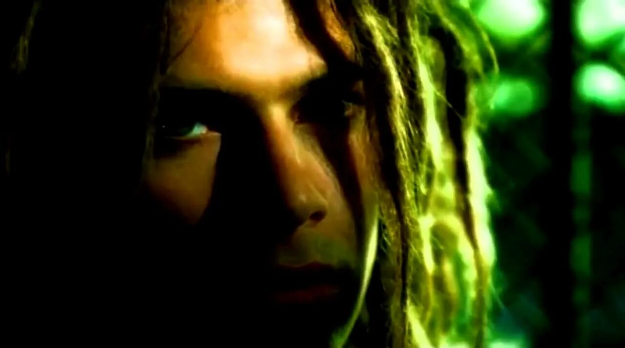 Белив шер клип. Cher believe 1998. Шер 1998. Клип believe. Белив шер клип.