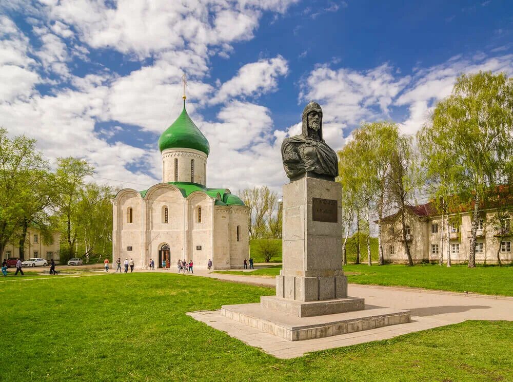 Памятник Александру Невскому в Переславле Залесском. Великая русь александров