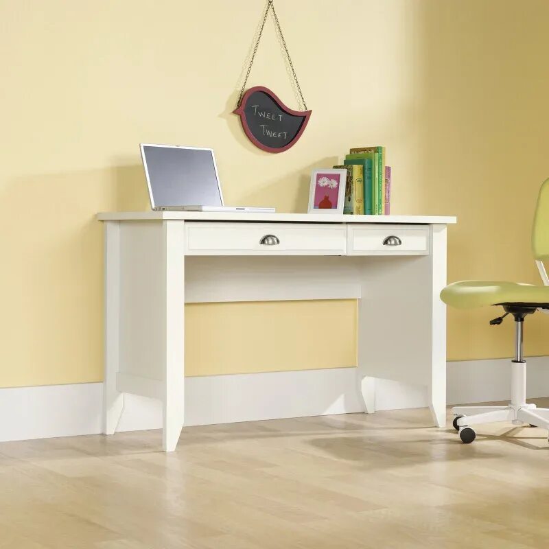 Письменный стол новый. Письменный стол Лесли White. Письменный столик. Классический письменный стол. Красивый письменный стол.