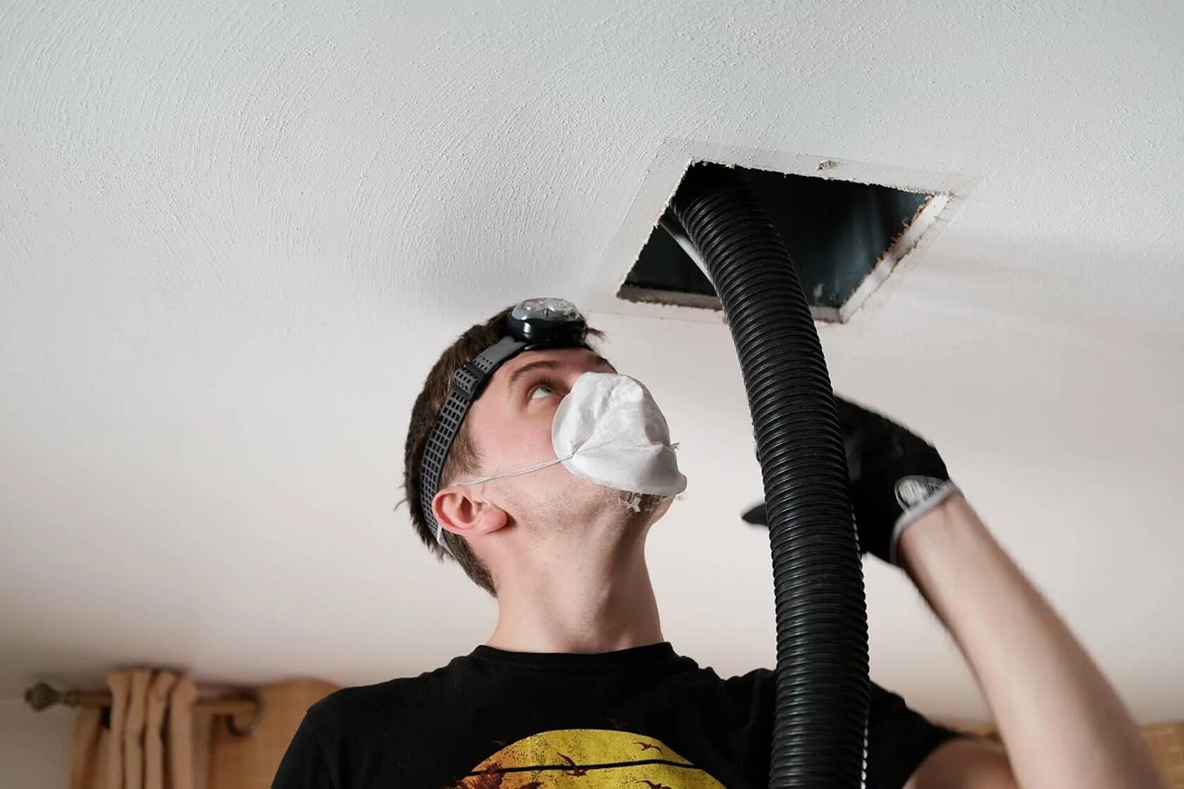 Как прочистить вентиляцию. Air duct cleaning. прочистить воздуховод. для прочистки труб вентиляции. чистка вентиляции.