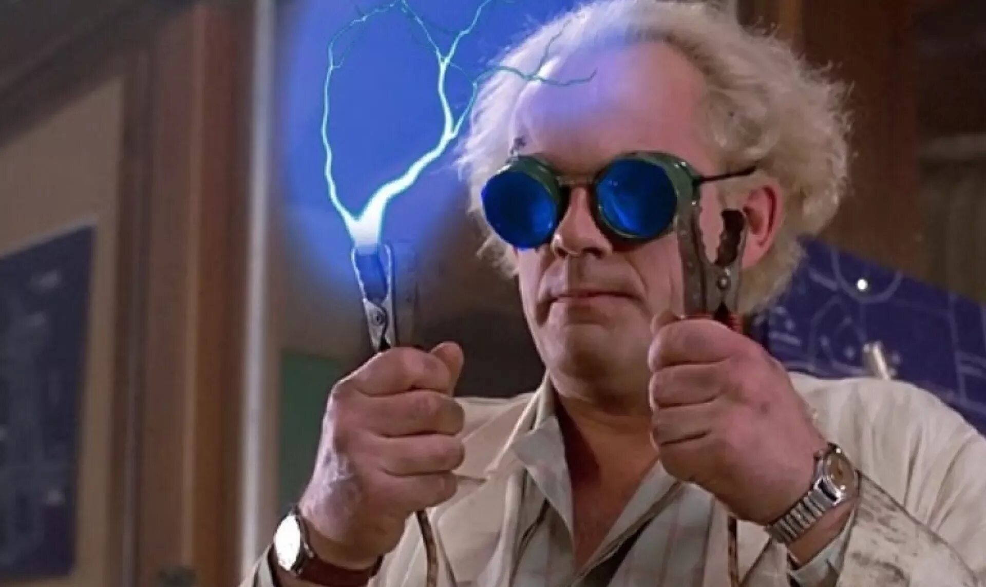 Строгий преподаватель. Профессор , удивленный неожиданным вопросом. Млечко. Профессор удивленный неожиданным вопросом некоторое время. Мужчина в замешательстве.