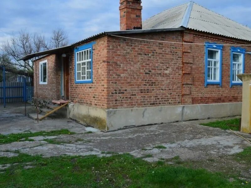 Недвижимость в каменском. Дом Каменск Шахтинский. Каменск Шахтинский Хутор Астахов. Каменск-Шахтинский недвижимость. Хутор Астахов Каменского района Ростовской области.