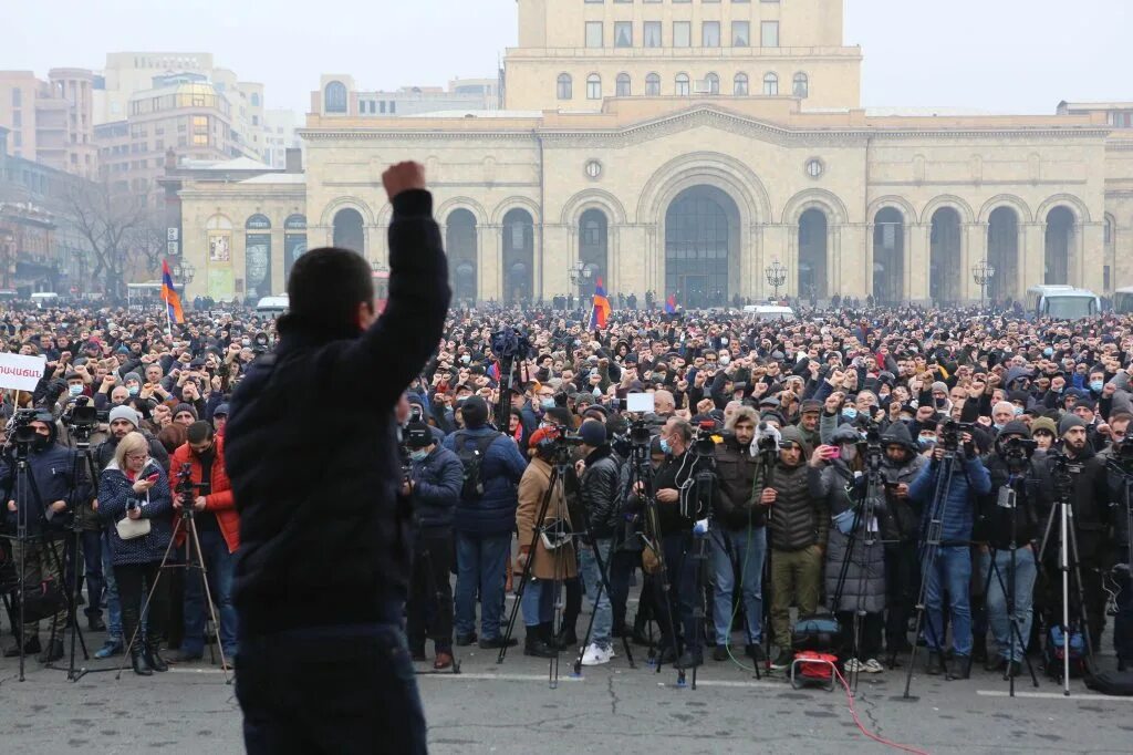 Митинг Ереван Nikol. Армения против Пашиняна. Революция в Армении 2018. Митинг Ереван 2018. Сми ереван