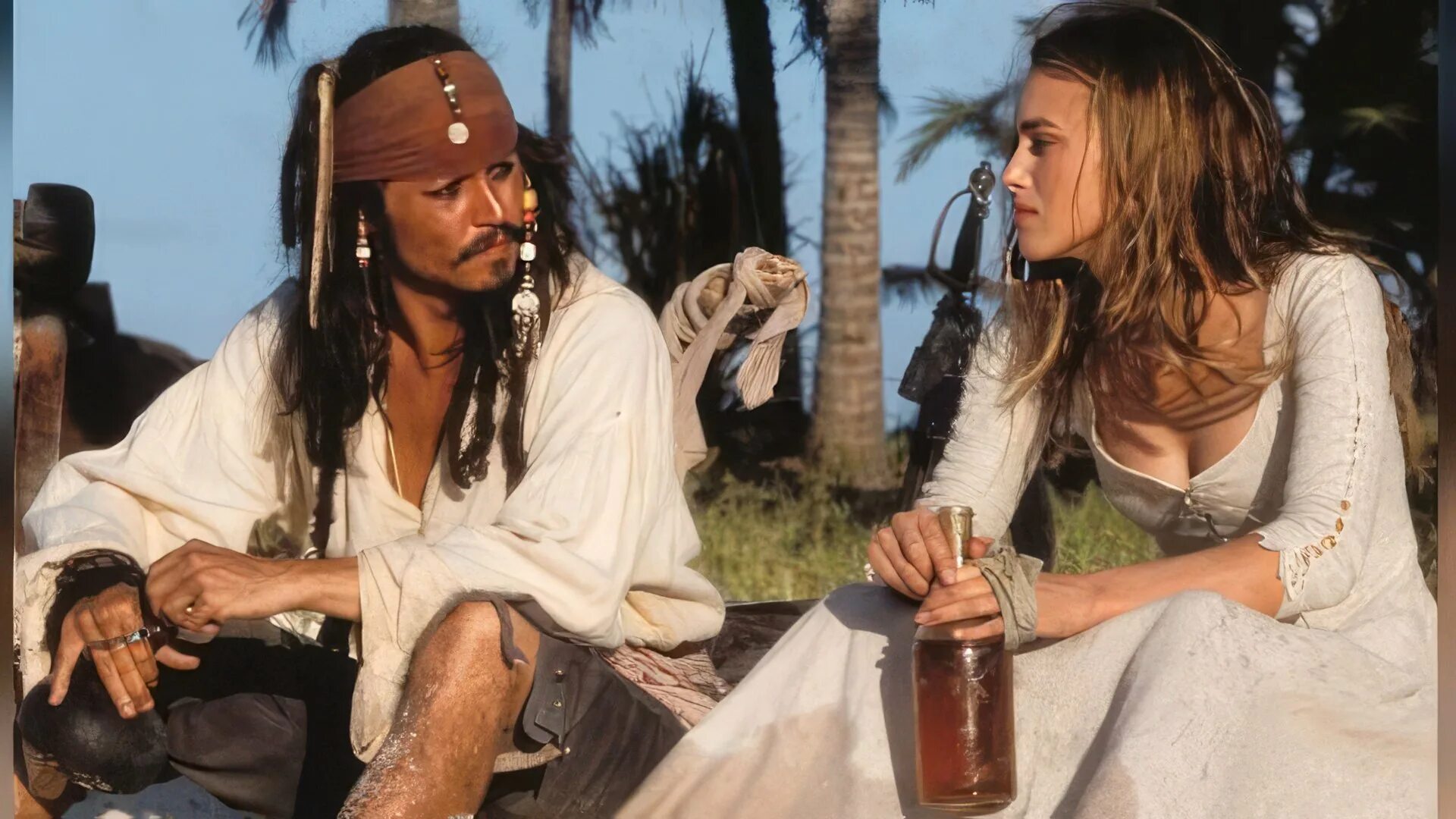 Джек Воробей и Элизабет. Пираты Карибского моря Элизабет и Джек на острове. Пираты пьют ром