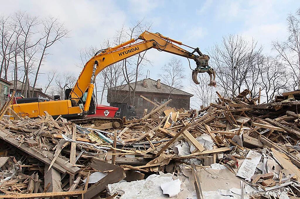 снесенные пятиэтажки в москве. снос жилья в новосибирске. взорванный дом. снос жилья в новосибирске. демонтаж зданий.