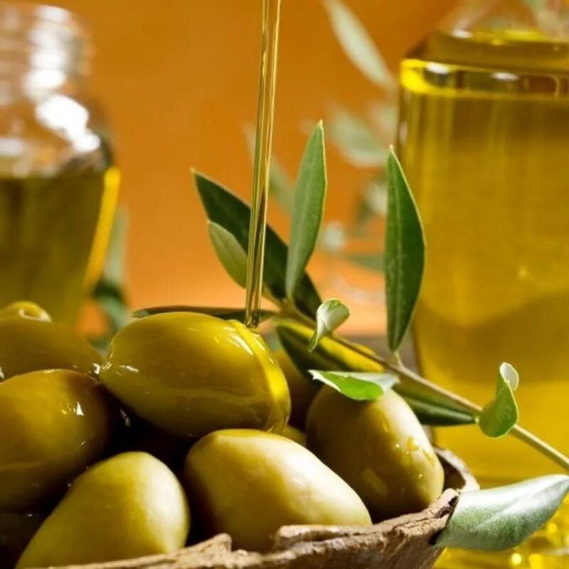 Вред оливкового масла натощак. Olive Oil масло оливковое. Olive Oil масло оливковое лечебное. Оливковая масло в лечебных. Оливковое масло полезное.