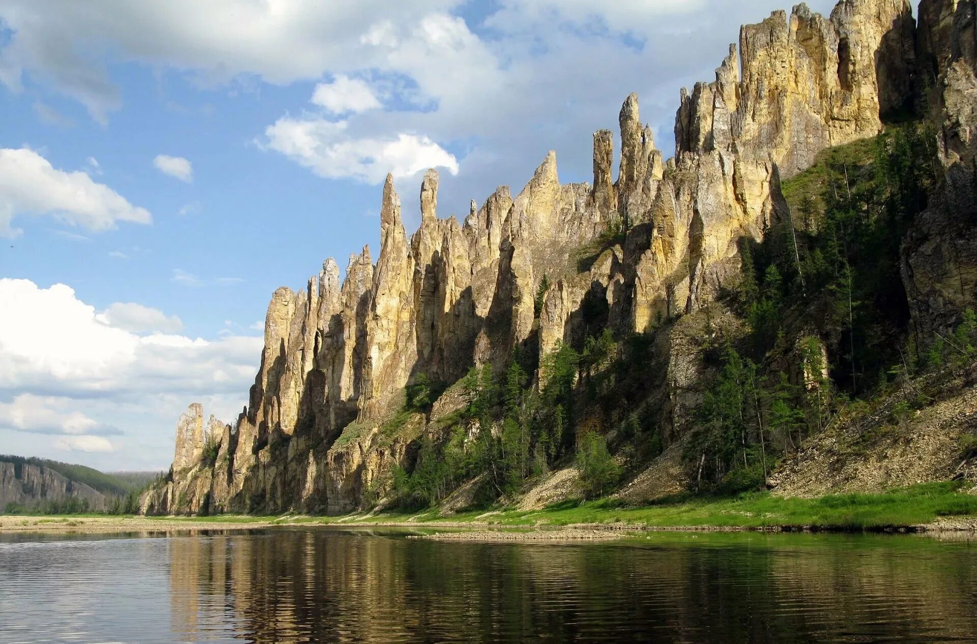 Достопримечательности сахи. Национальный парк “ленские столбы”, якутия. Достопримечательности сахи. Река лена якутия ленские столбы. Река лена ленские столбы.