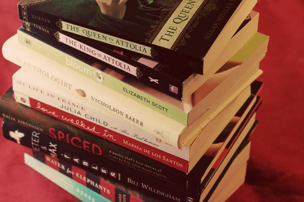 I this book last year. Крутая картинка книги. Торт в форме стопки книг книг. Книги май.
