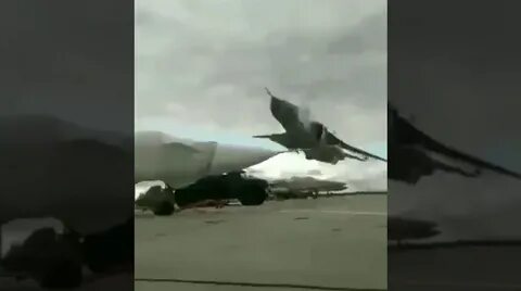 Неожиданно над нашими головами