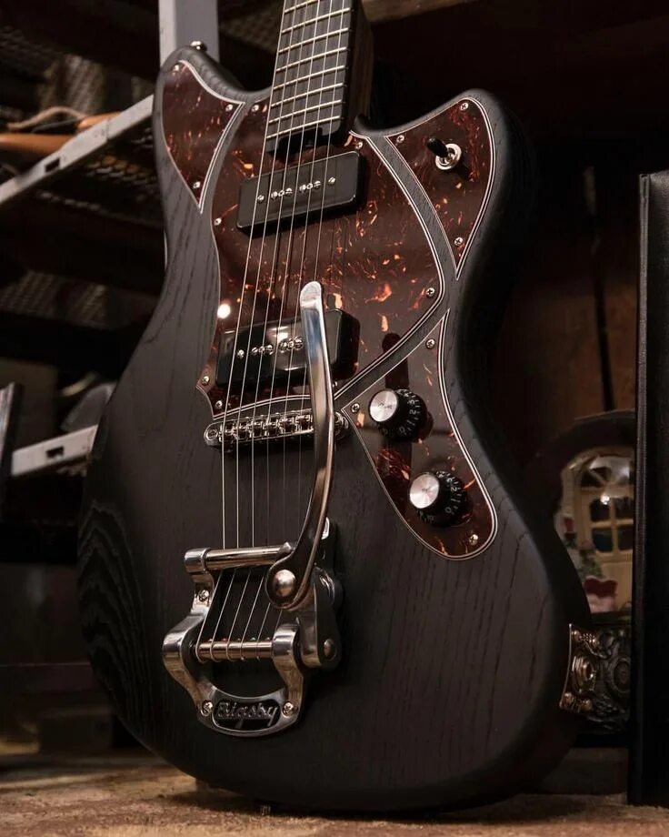 Guitar equipment. Гитарный стенд. Yamaha se 110 электрогитара анкер. The best guitar. Акустическая гитара обои.