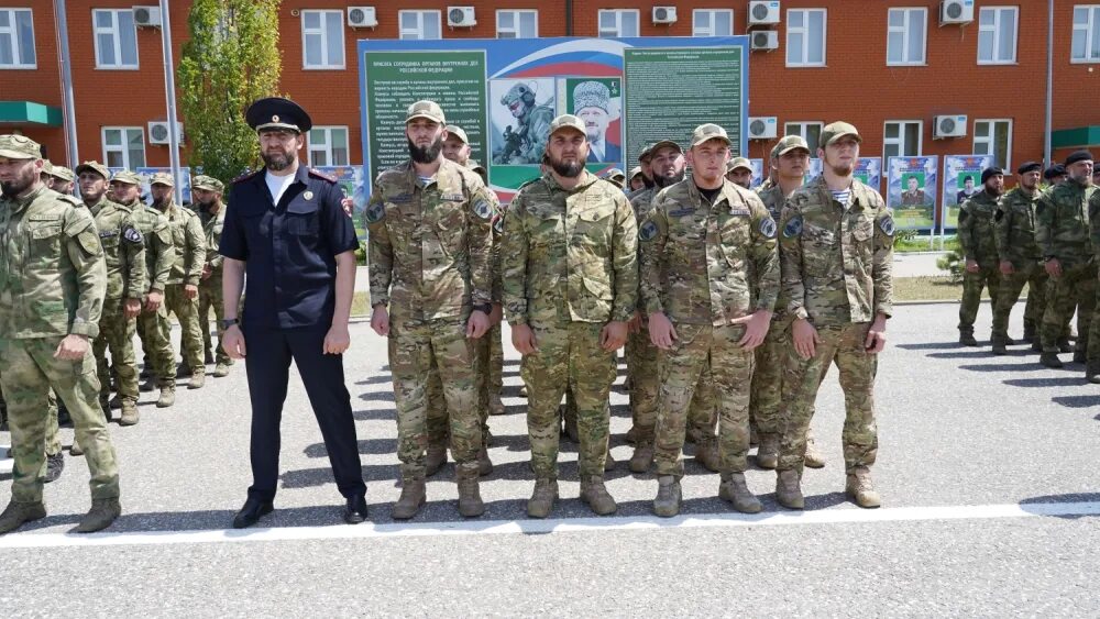 Госпиталь ахмат. Представитель кадырова в херсоне. Помощник кадырова апти алаудинов. Кадыров декабрь 2022. Памятник ахмату-хаджи кадырову.