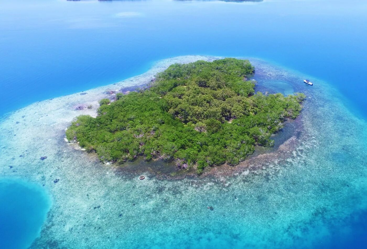 Just island. Остров. Частный остров в Карибском море. Маленький остров. Райские острова в тихом океане.