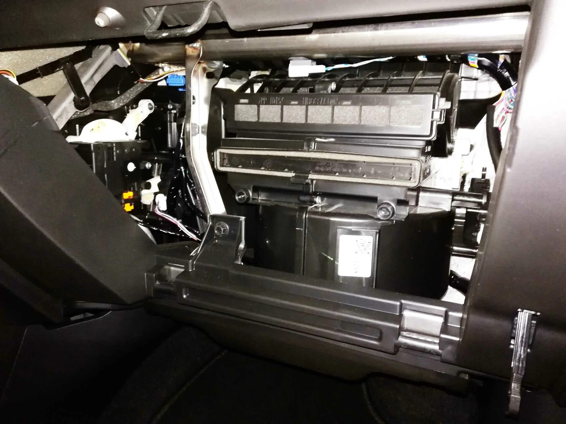 Замена салонного фильтра мазда сх 5. Фильтр салона мазда сх-5. Салонный фильтр мвздаcx 5. Замена салонного фильтра мазда сх 5. Замена салонного фильтра мазда сх 5.