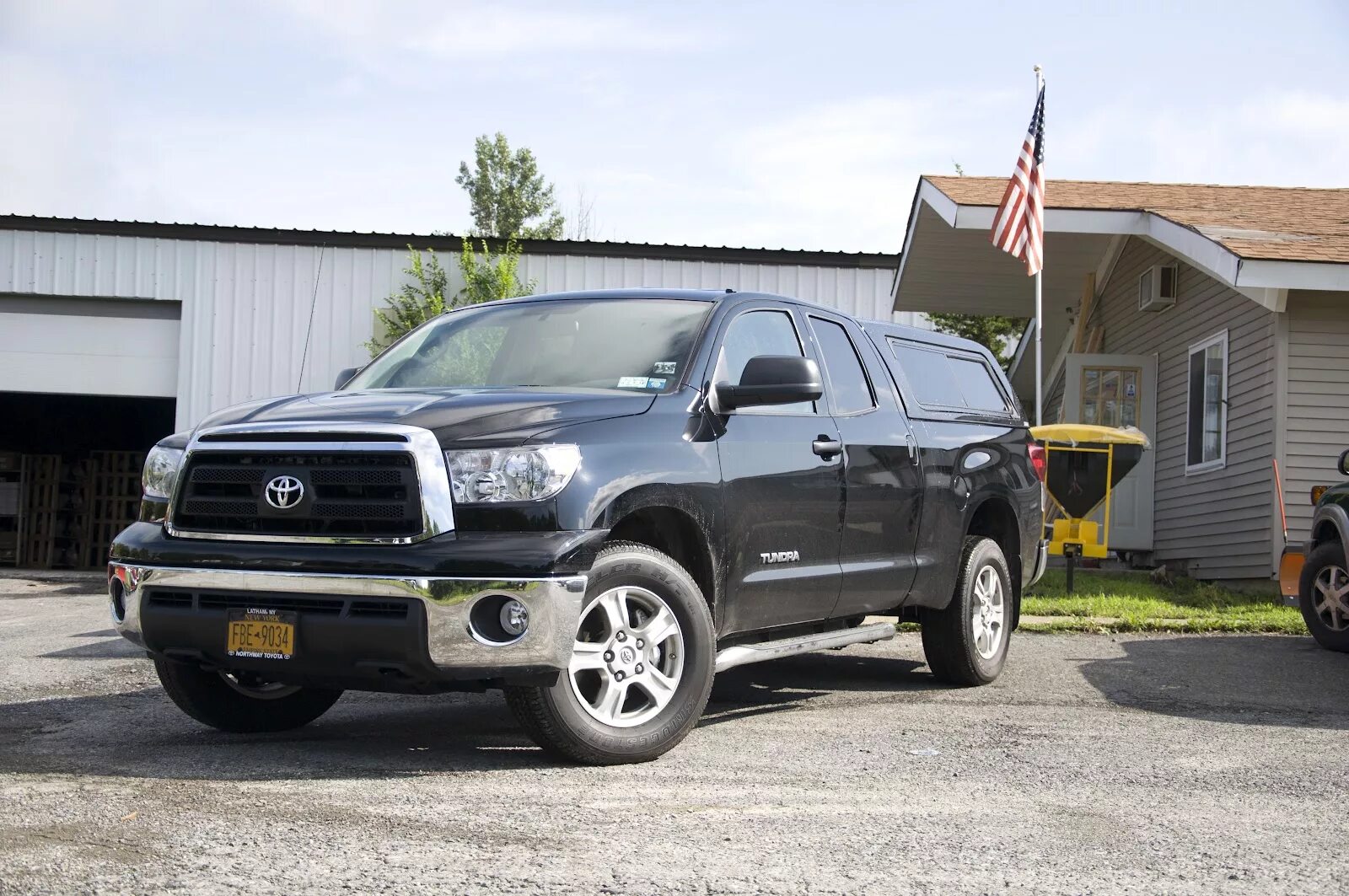 Тойота тундра т100. Сколько жрет тойота. Toyota tundra 4x4. Тойота тундра 2016. Тойота тундра трехместная.